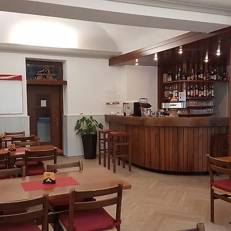 ホテル Osteria Belvedere ロゾネ
