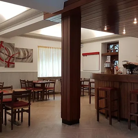 ホテル Osteria Belvedere 2*
